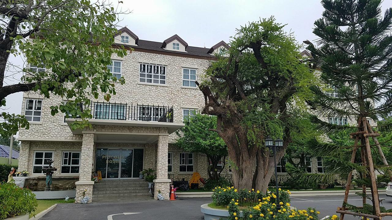 Piccolo House Hotel Suphan Buri Exterior photo