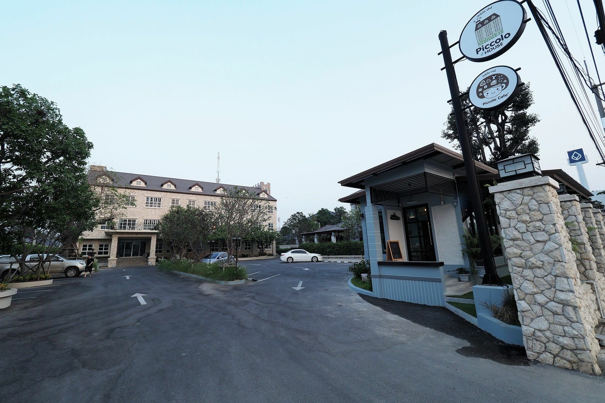 Piccolo House Hotel Suphan Buri Exterior photo