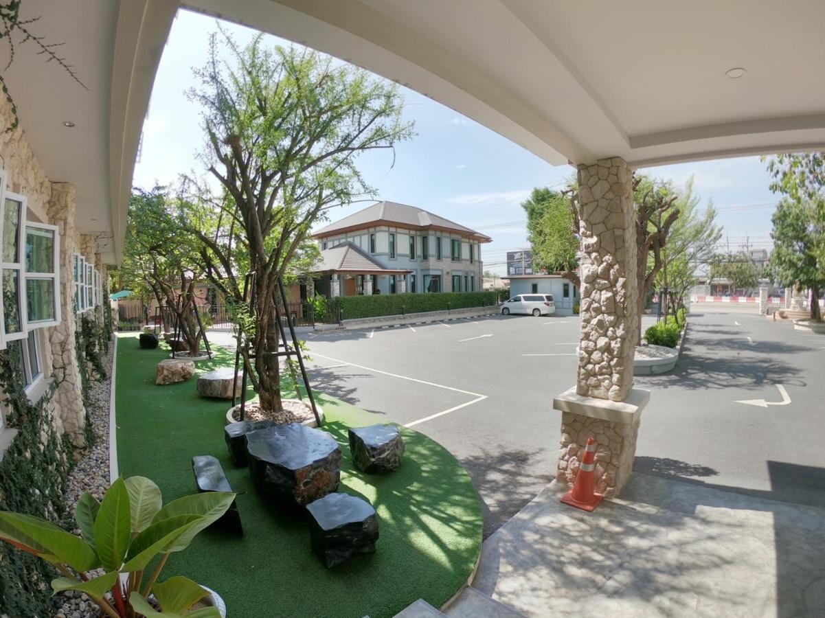 Piccolo House Hotel Suphan Buri Exterior photo